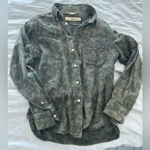 ☀️3/$25 The Hill-Side camo button-down shirt men’s medium green camouflage